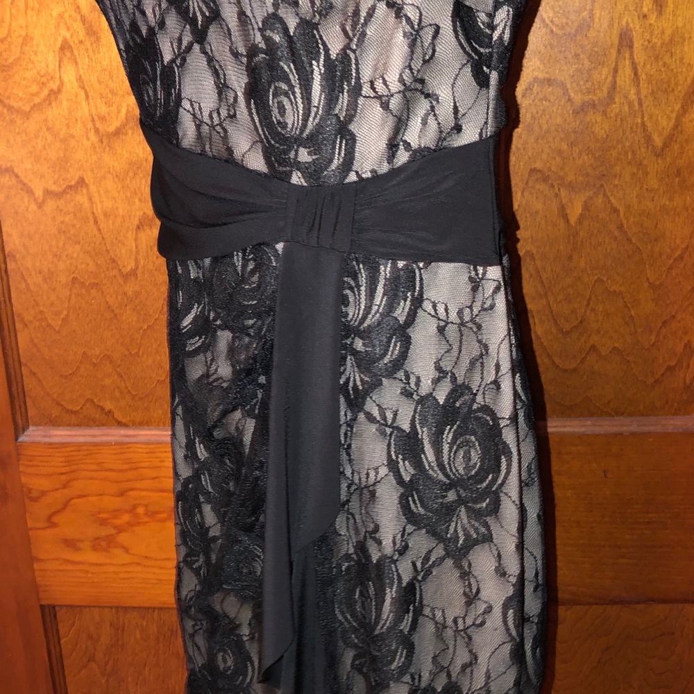 Gorgeous CHAPS dress - black on nude, size 12P - Picture 2 of 4